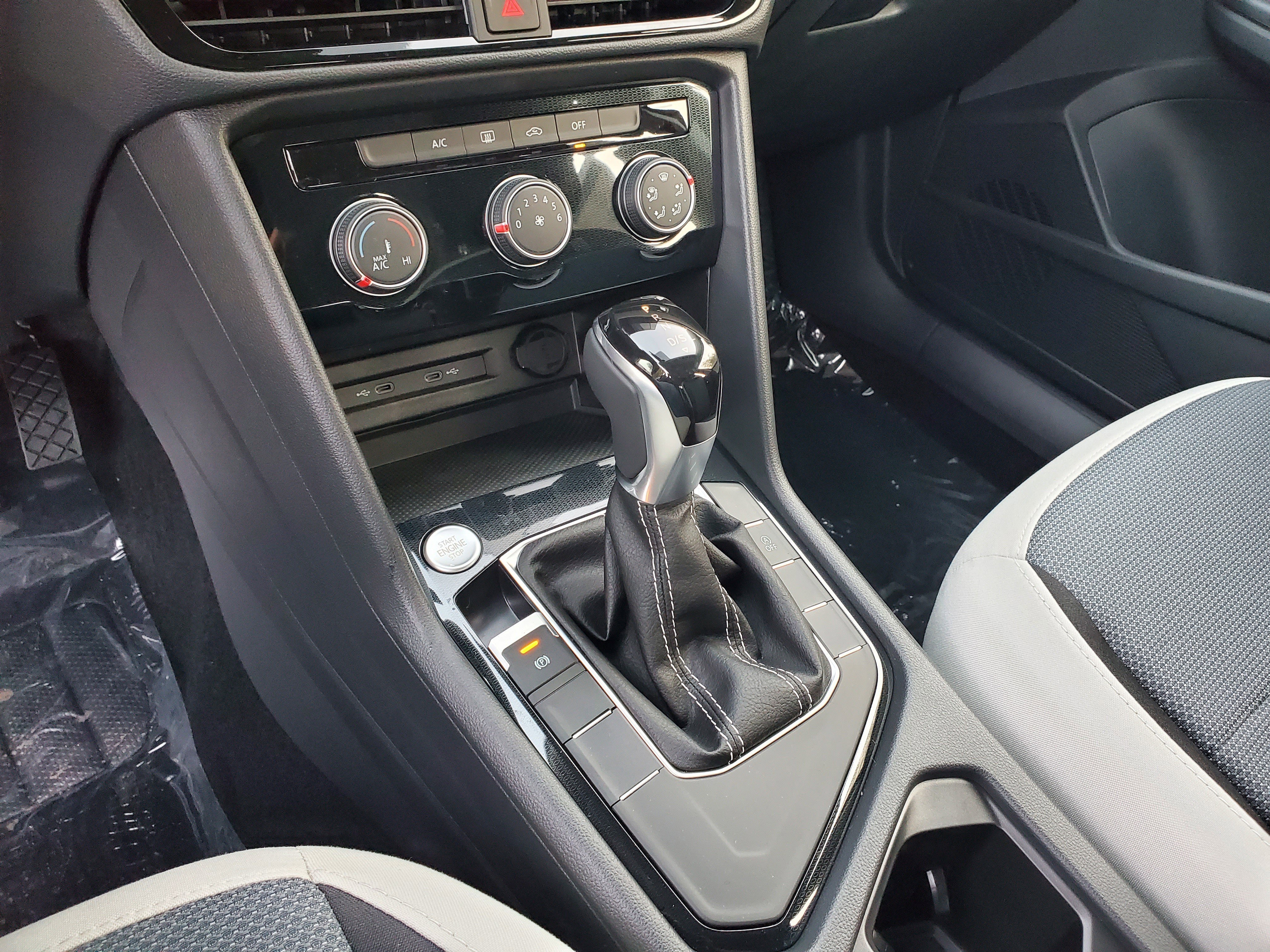 New 2026 Black Volkswagen 1.5T S image 9