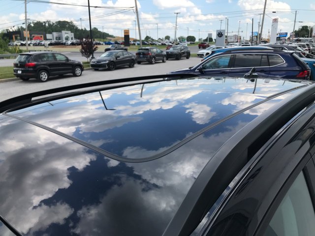 New 2026 Monument Gray w/Deep Black Roof Volkswagen SE Black image 5