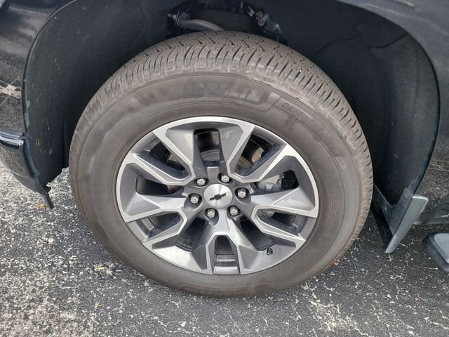 Used 2019 Black Chevrolet RST image 9