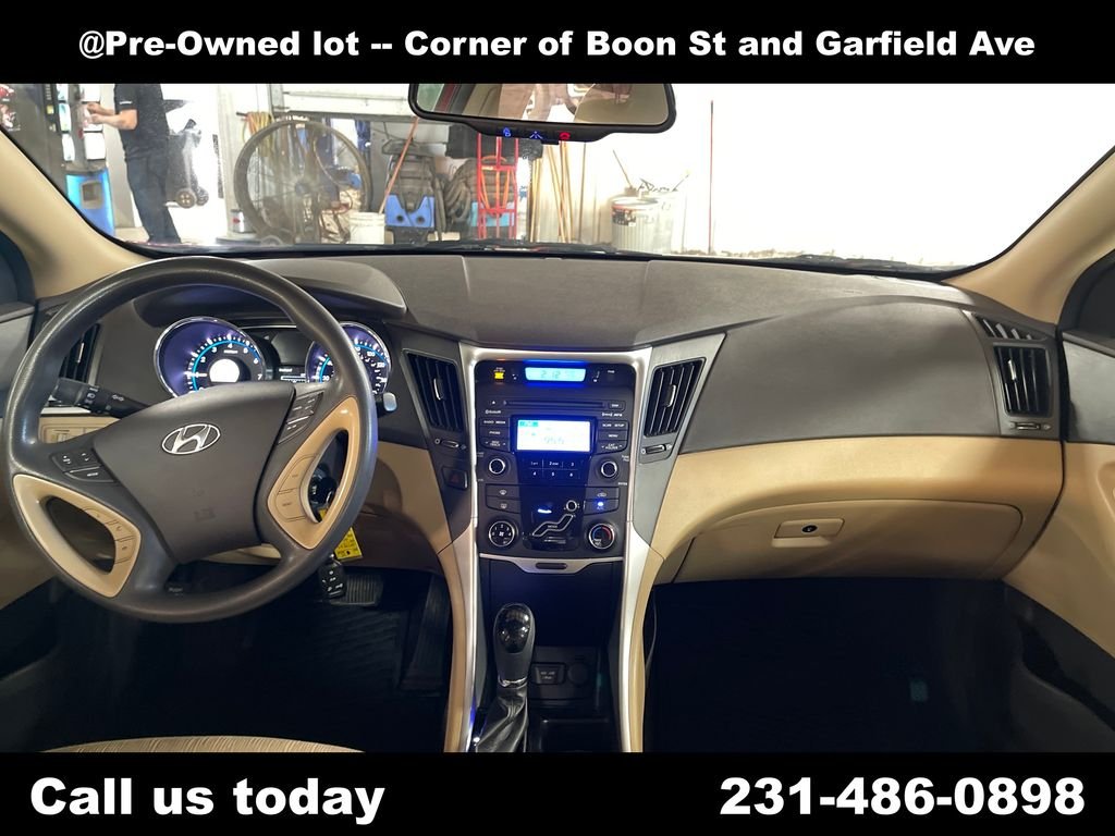 Used 2013 Red Hyundai GLS image 18