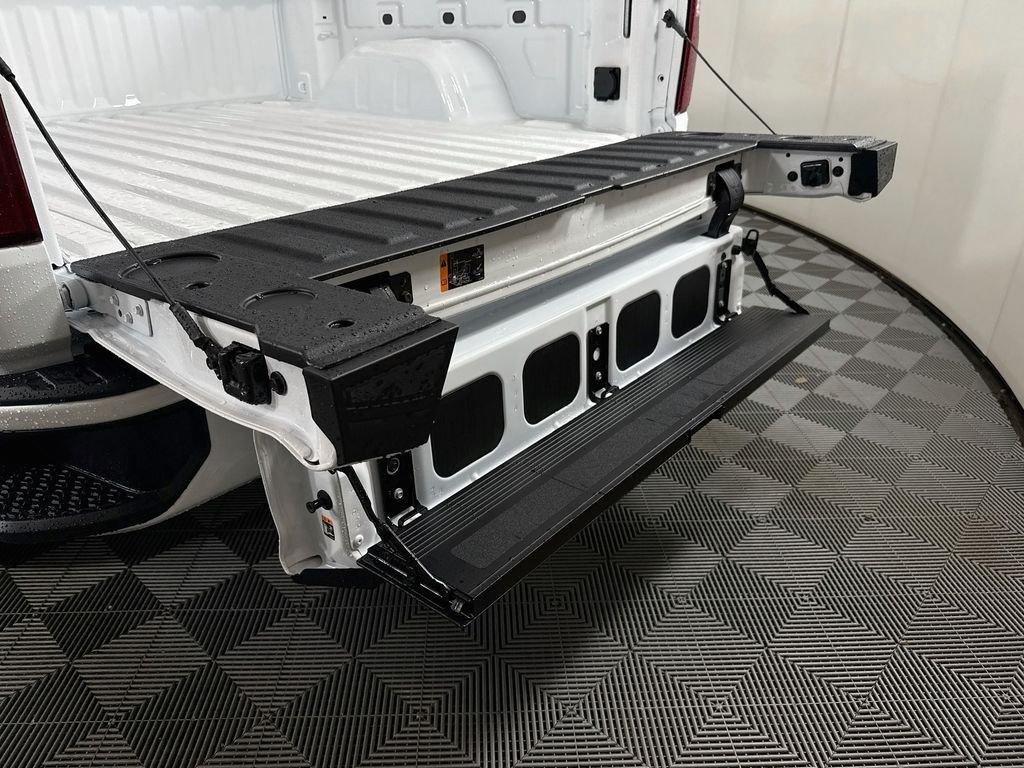 New 2026 Summit White Chevrolet Custom image 30