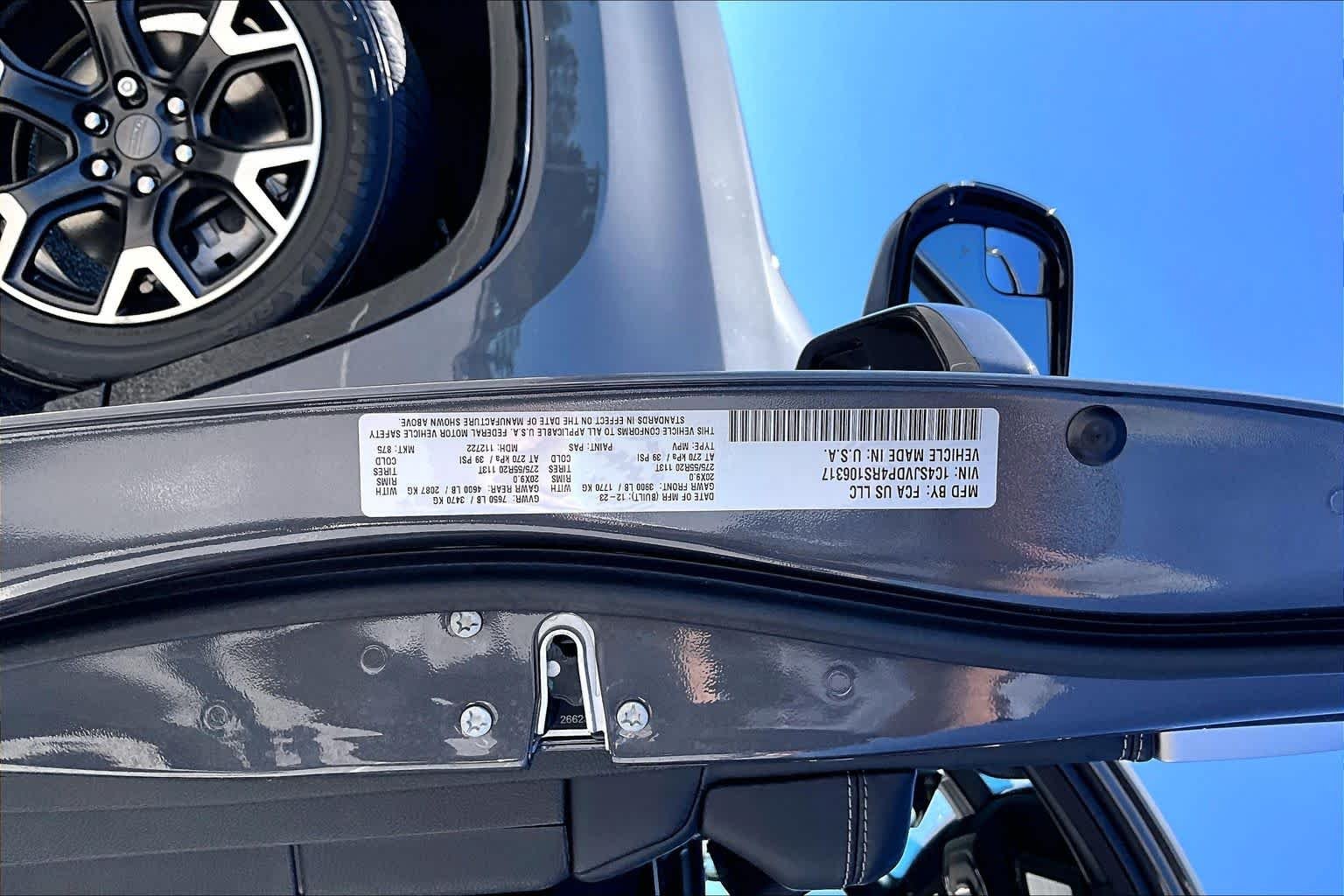 Used 2024 Baltic Gray Metallic Clearcoat Jeep Series III image 32