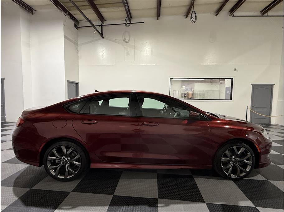 2016 Chrysler 200 S photo 4