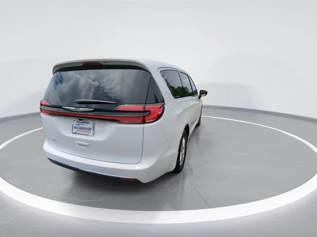 2026 Chrysler Pacifica Select - Photo 7
