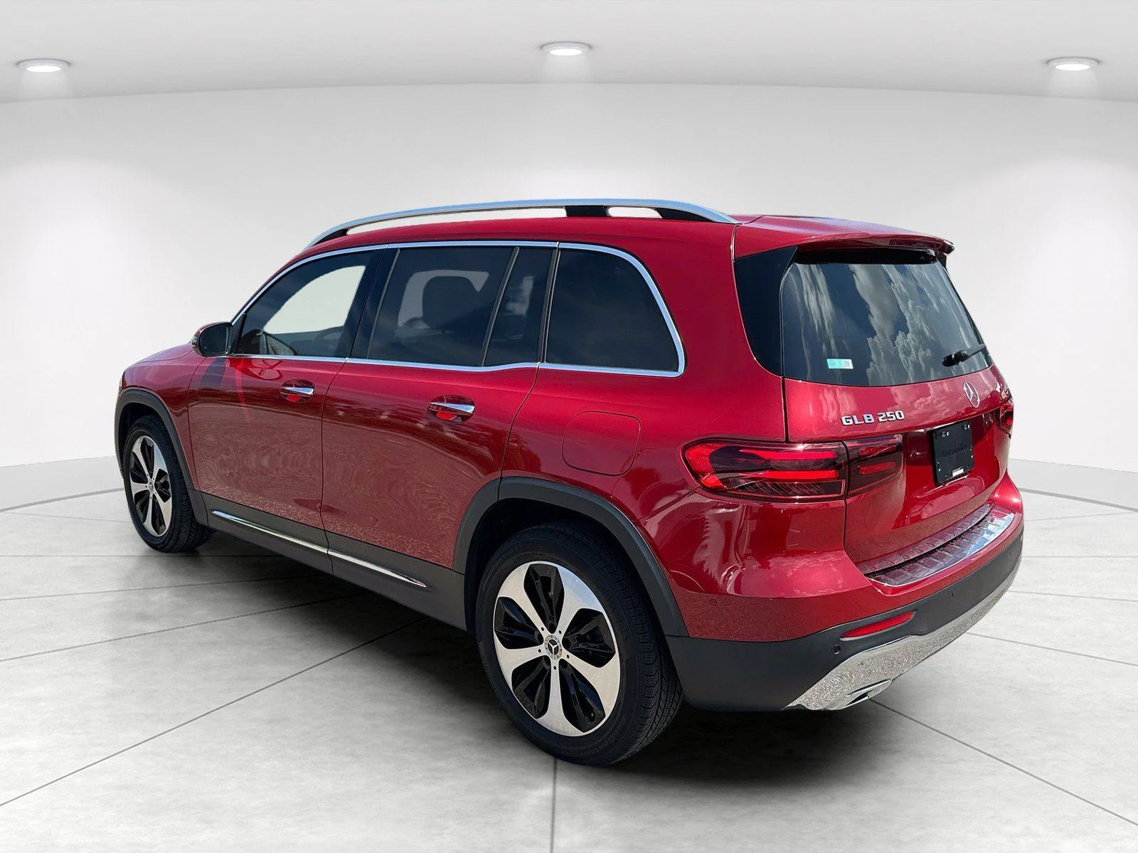 Used 2024  Mercedes-Benz GLB 250 image 5