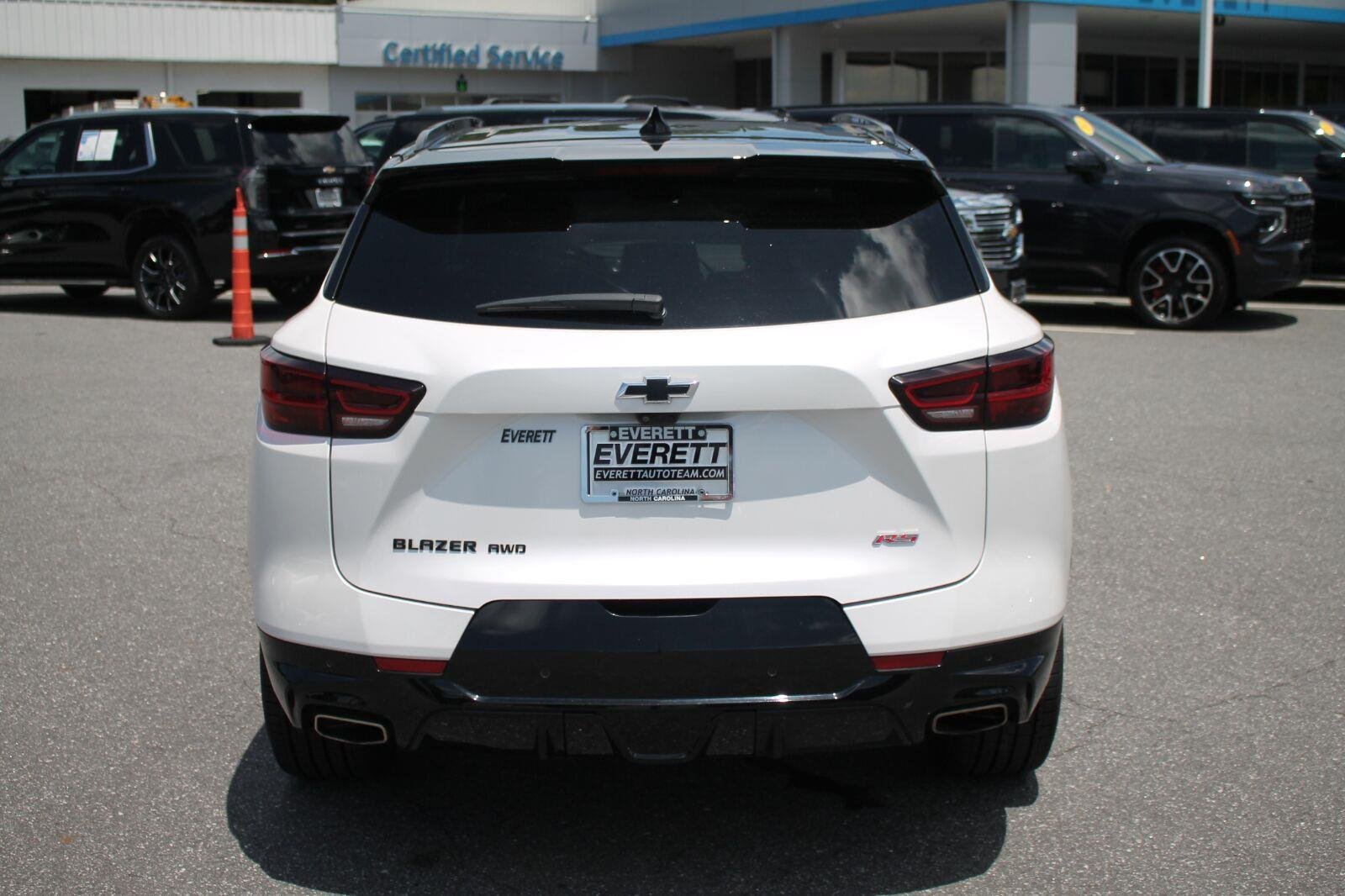 Used 2025 Iridescent Pearl Tricoat Chevrolet RS image 7