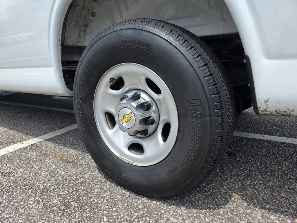 Used 2025 Summit White Chevrolet 1LT image 26