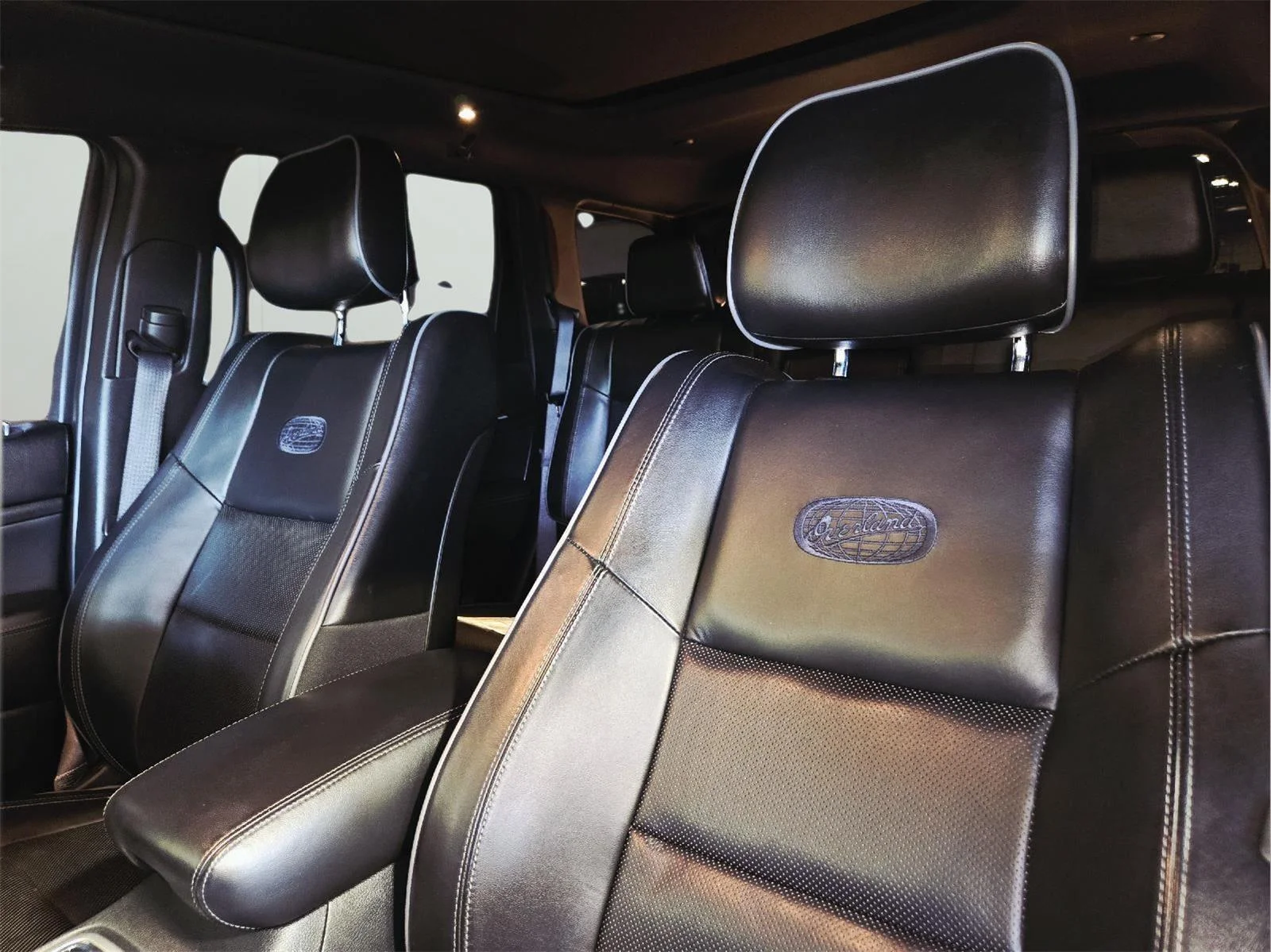 Used 2019 Diamond Black Crystal Pearlcoat Jeep Overland image 48