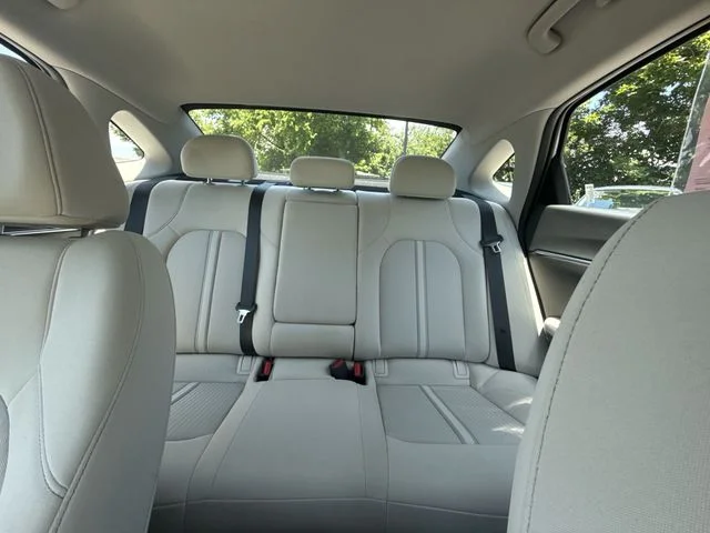 Used 2024 White Hyundai SEL image 21