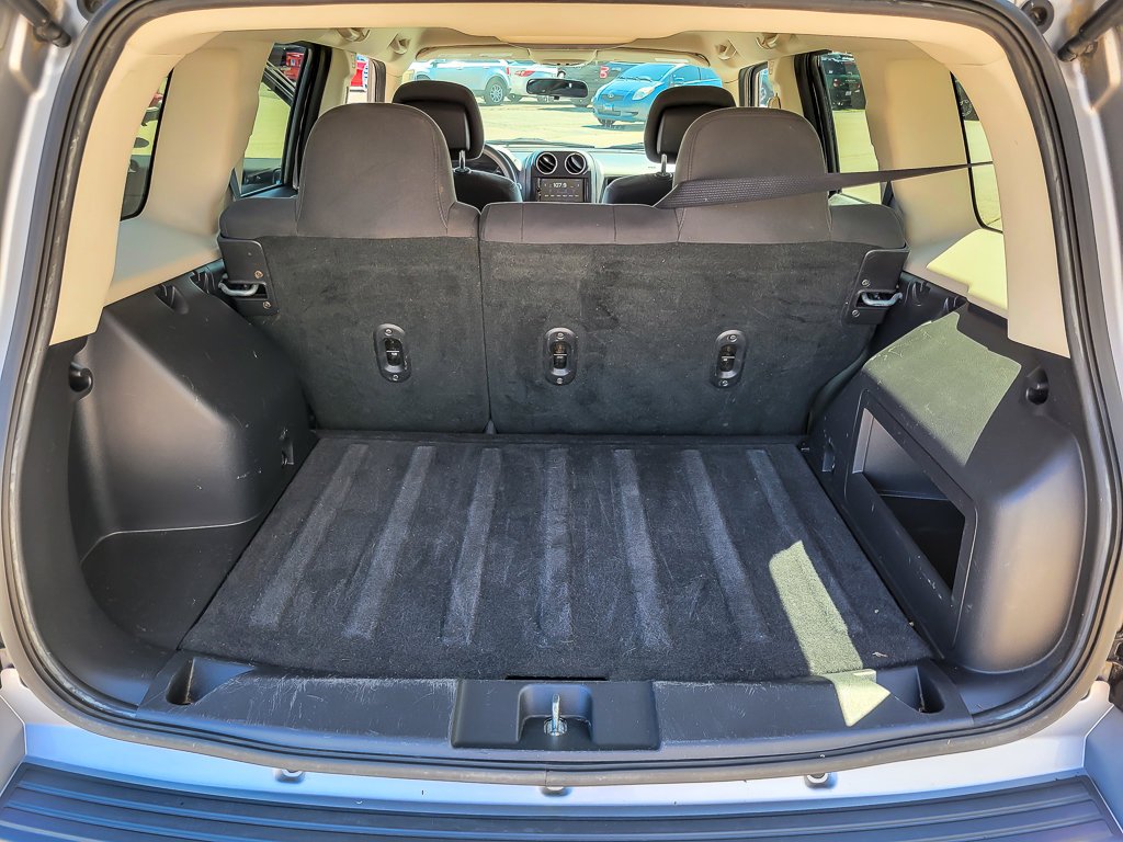 Used 2015 Billet Silver Metallic Clearcoat Jeep Sport image 17