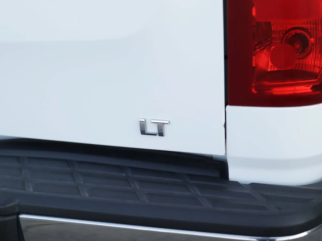 Used 2010 SUMMIT WHITE Chevrolet LT image 32