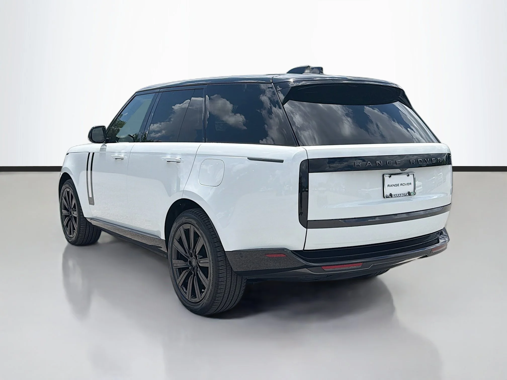 New 2026 Fuji White Land Rover SE image 3