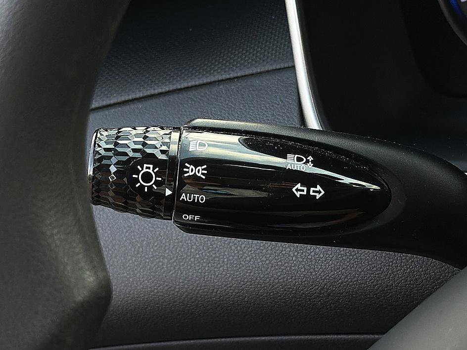 Used 2022 Phantom Black Hyundai SEL image 20