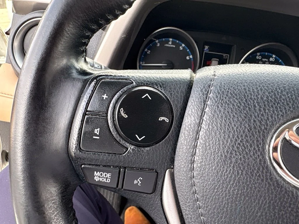 Used 2018 White Toyota XLE image 17