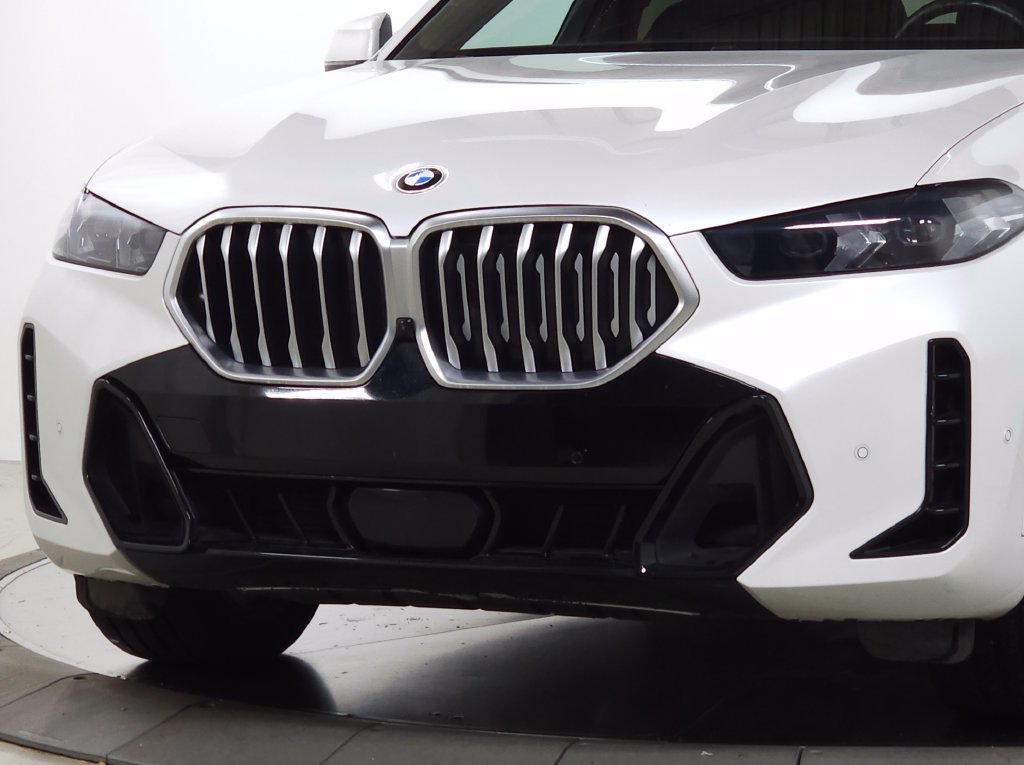 Used 2024 White BMW xDrive40i image 12