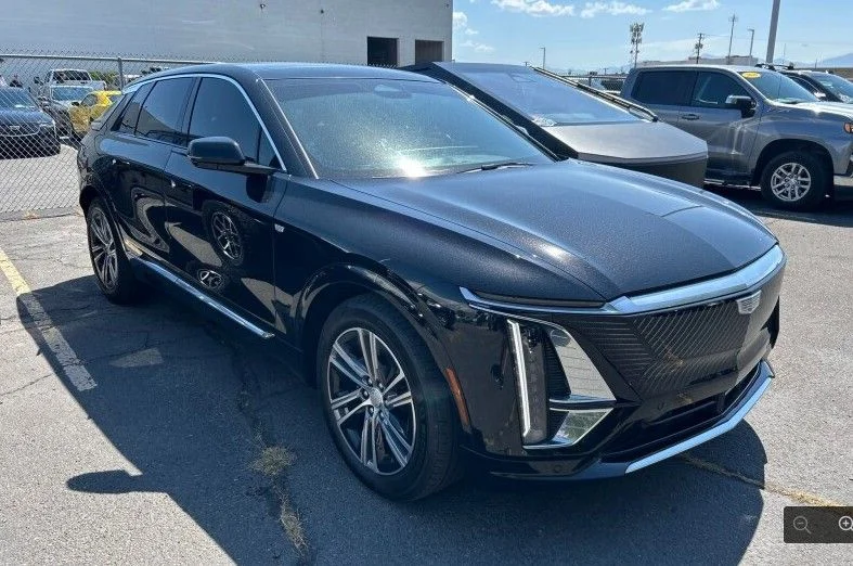 Used 2024 Stellar Black Metallic Cadillac Luxury image 5