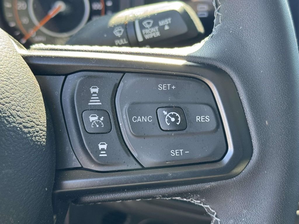 Used 2025 White Jeep Mojave image 22