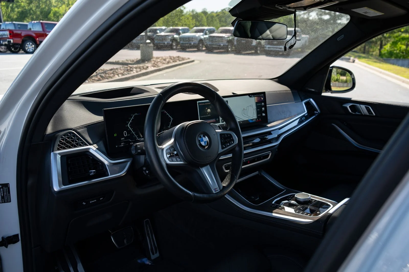 Used 2024 White BMW xDrive40i image 13