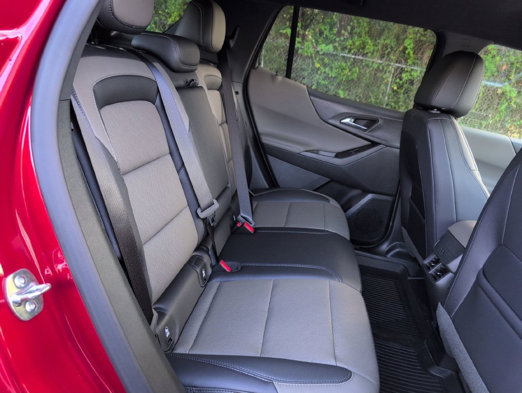 2027 Chevrolet Equinox LT - Photo 29