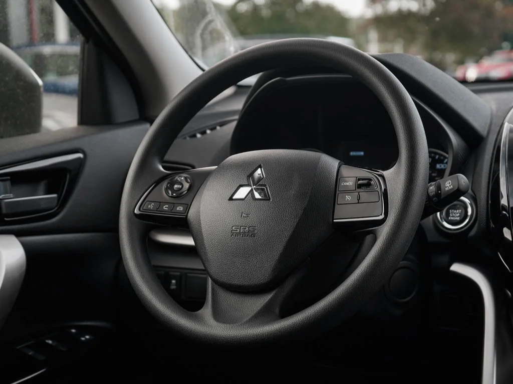 New 2026 Labrador Black Pearl Mitsubishi LE 1.5T S-AWC image 14