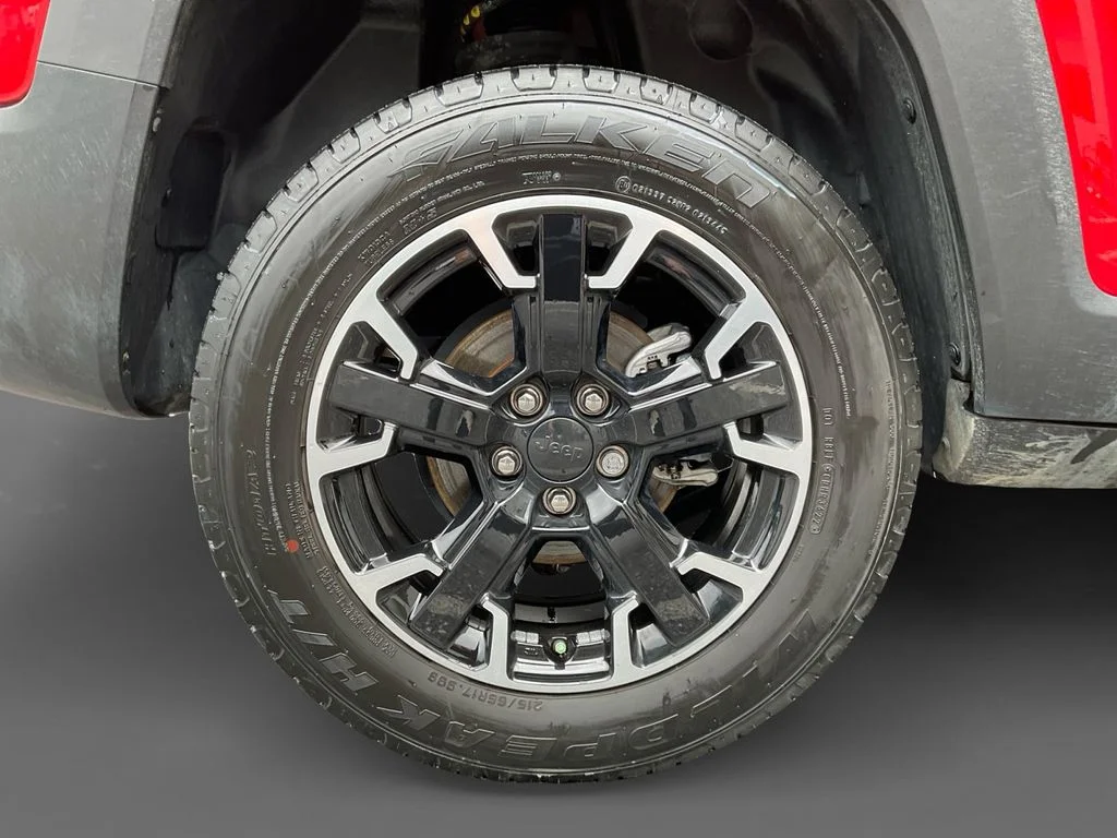 Used 2023 Red Jeep Trailhawk image 10
