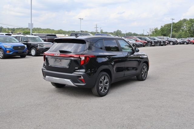 Used 2024 Black Kia LX image 7