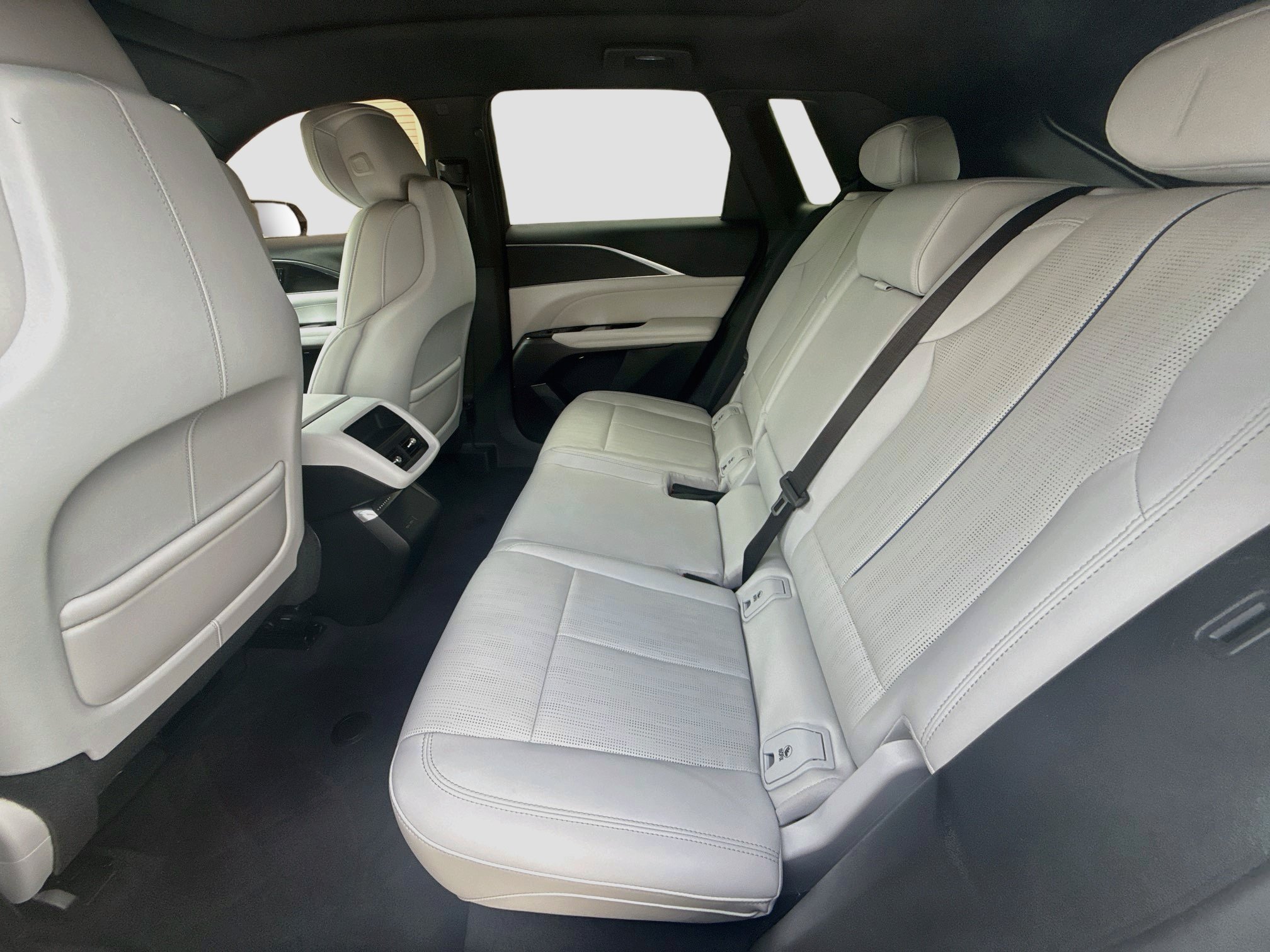 Used 2024 Emerald Lake Metallic Cadillac Sport image 21