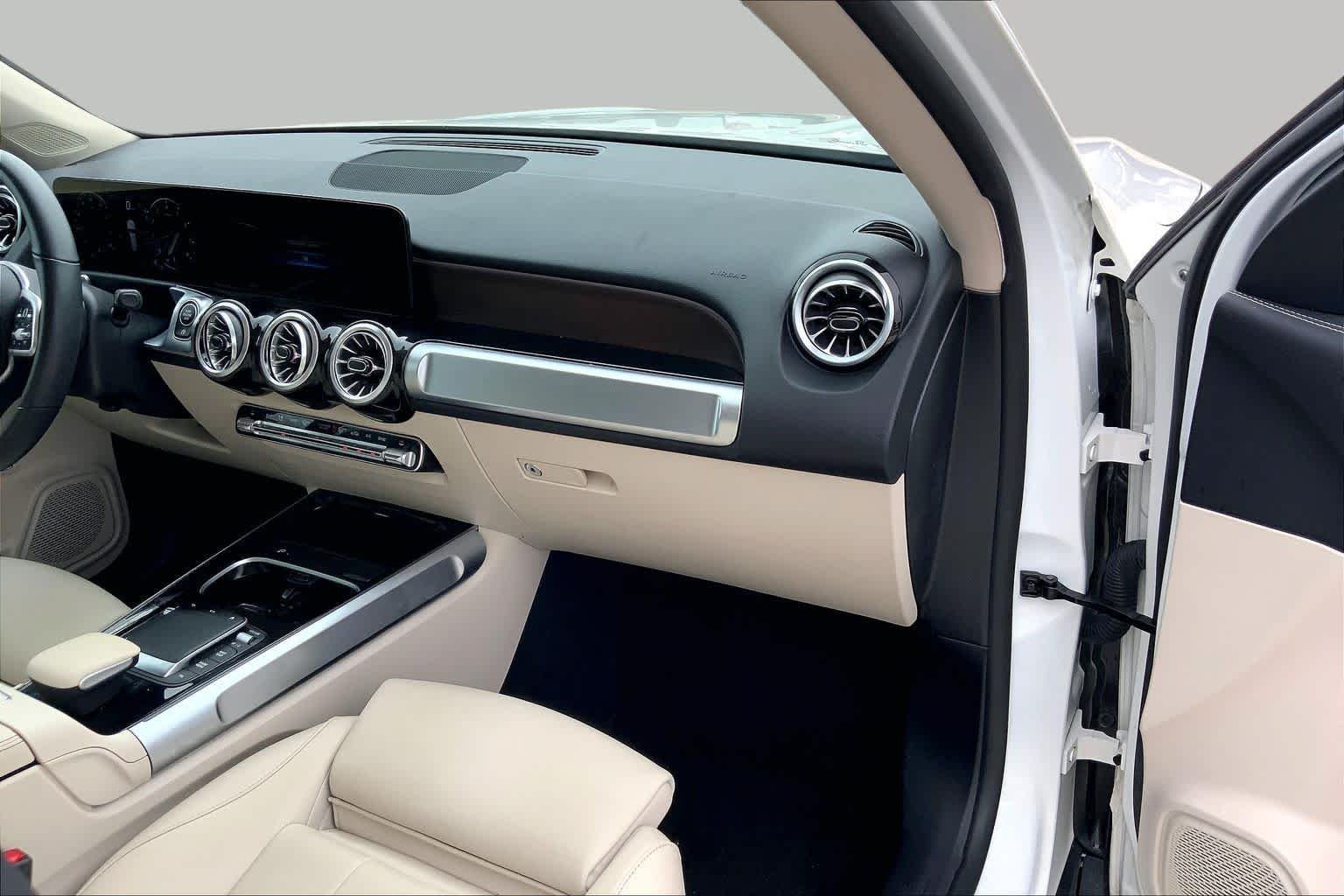 Used 2023 Polar White Mercedes-Benz GLB 250 image 19