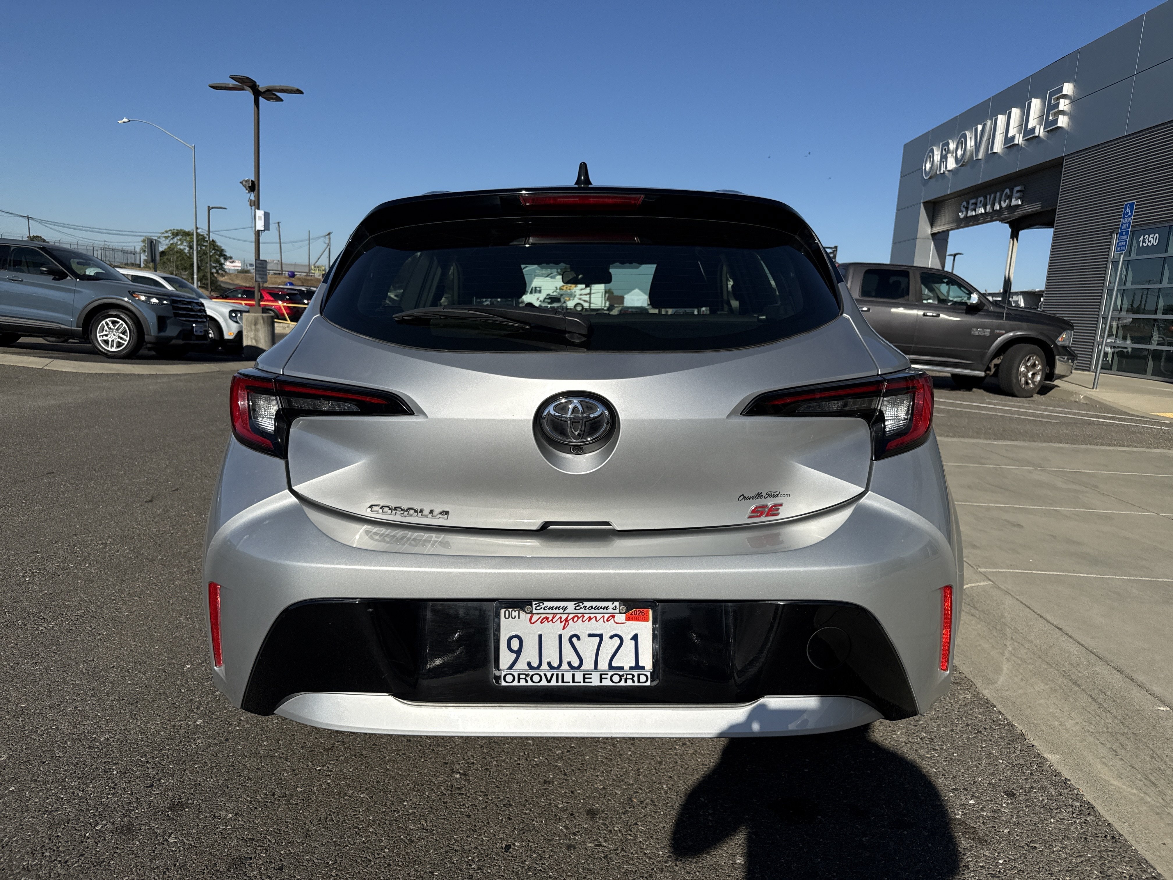 Certified Used 2023 Classic Silver / Midnight Black Metallic Toyota SE image 4