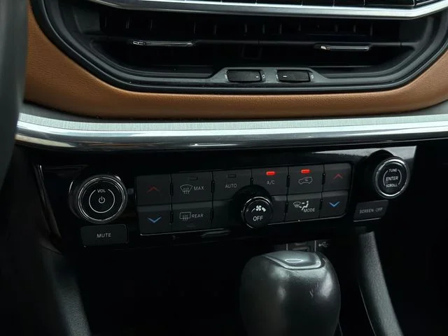 Used 2024 White Jeep Limited image 22