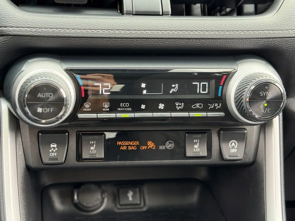 Used 2021 Silver Toyota XLE image 16