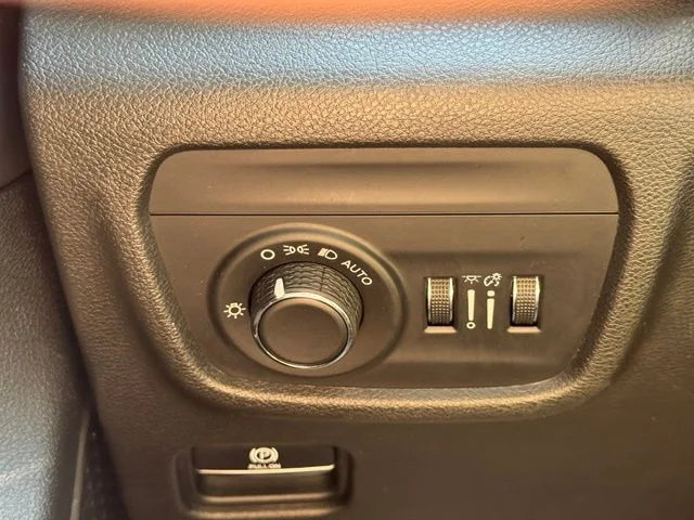 Used 2021 White Jeep Altitude image 34