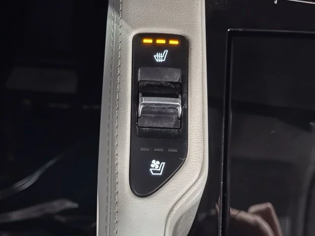 Used 2022 Black Kia EX image 28