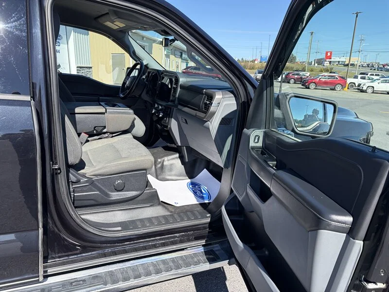 Used 2024 Black Ford XLT image 5