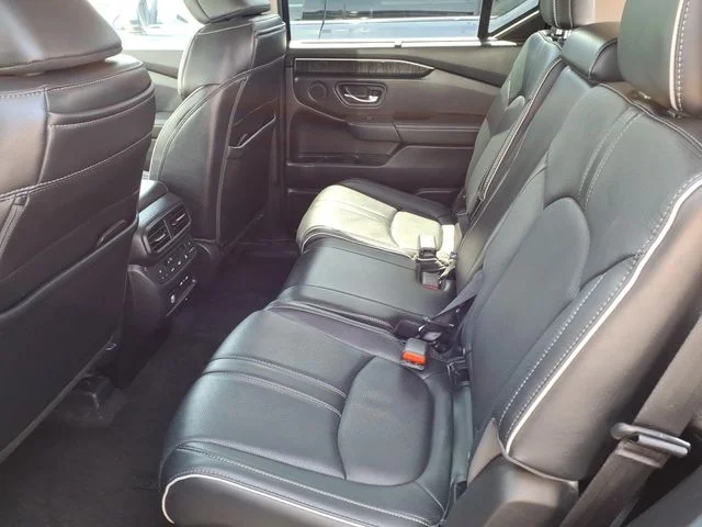Certified Used 2024 Crystal Black Pearl Honda AWD ELITE image 17