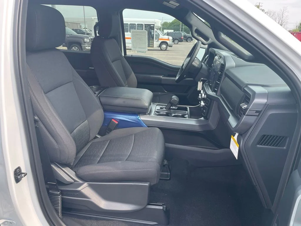 New 2026 Oxford White Ford XLT image 15