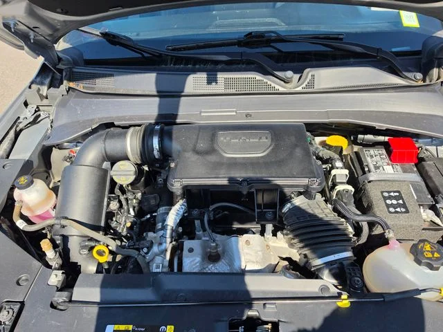 Used 2023 Silver Jeep Latitude image 22