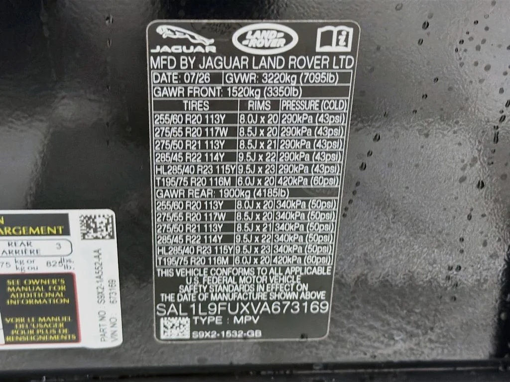 New 2027 Santorini Black Land Rover Dynamic SE image 34
