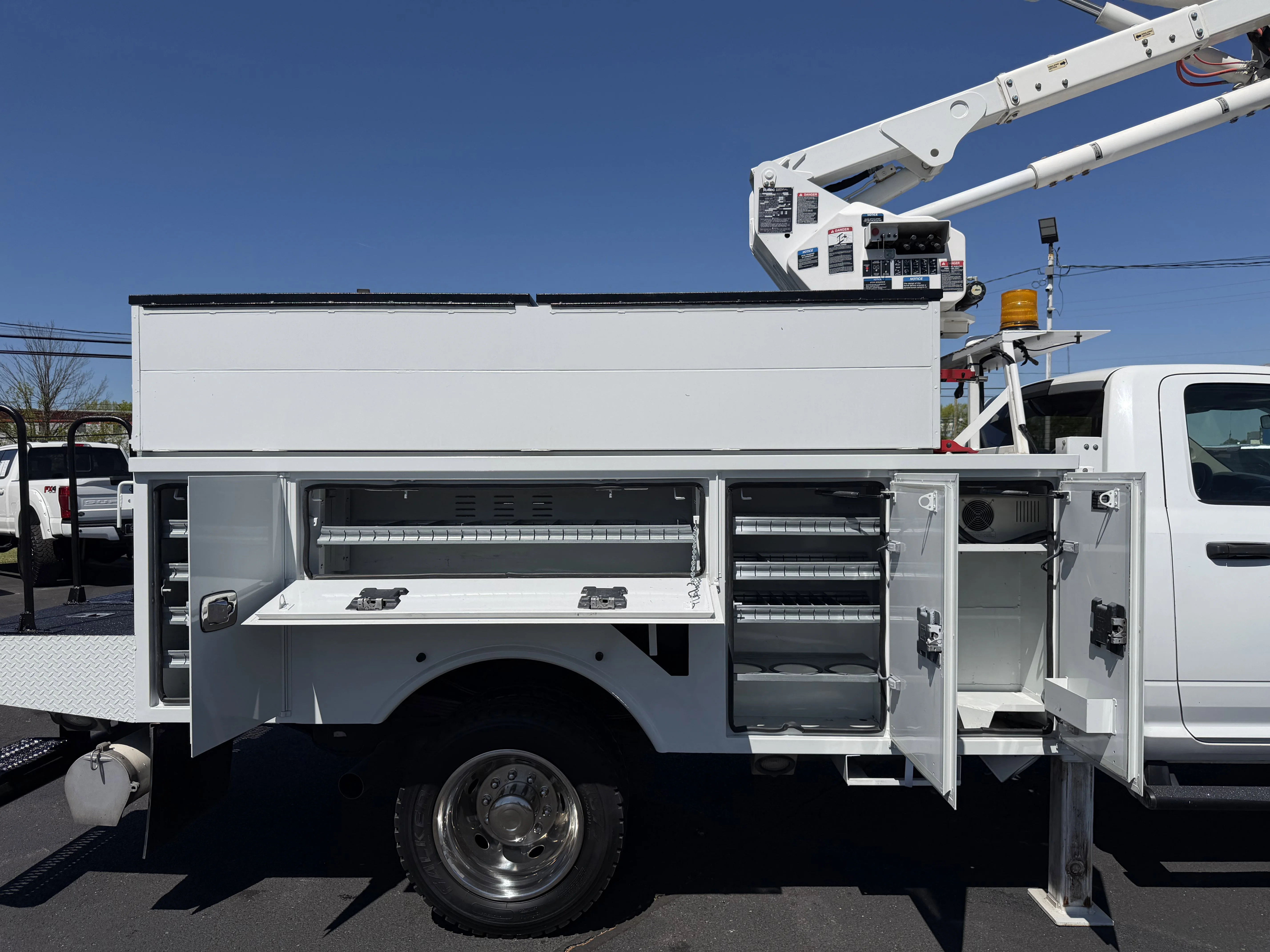 Used 2017 Bright White Clearcoat Ram  image 5