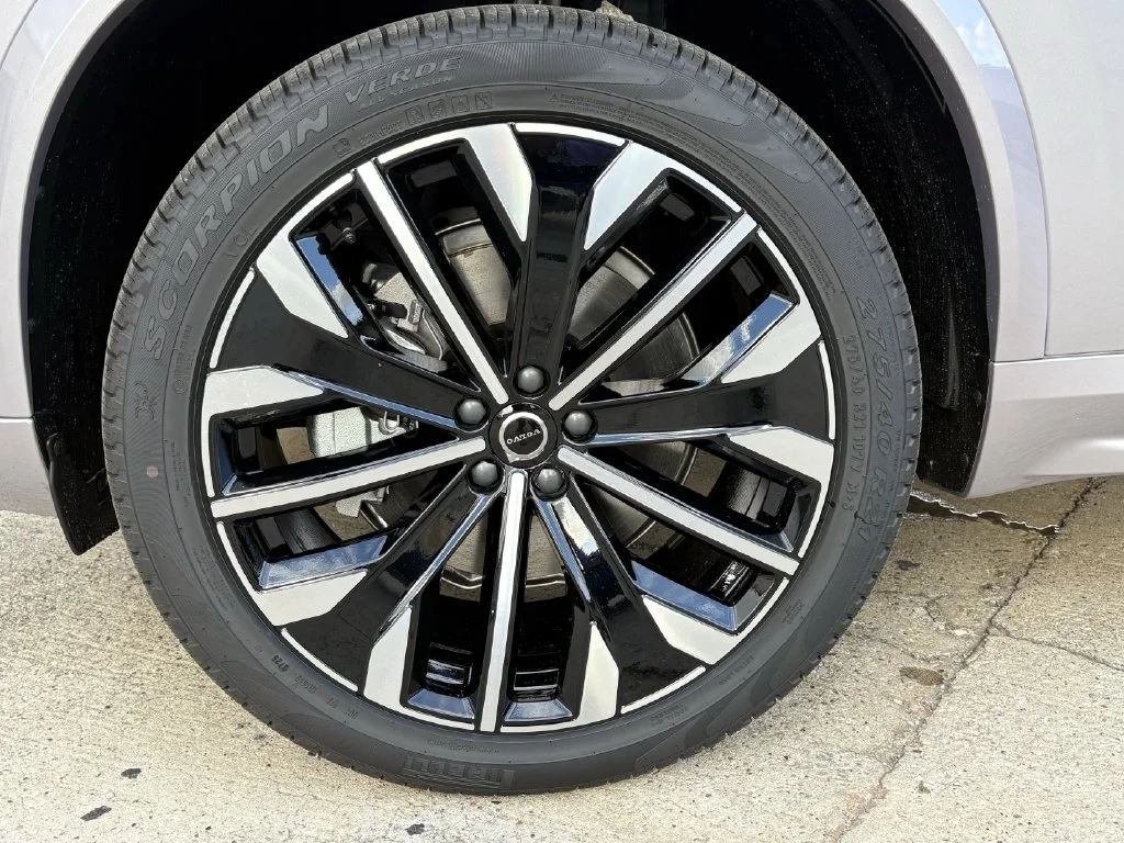 New 2026 Aurora Silver Volvo Plus image 9
