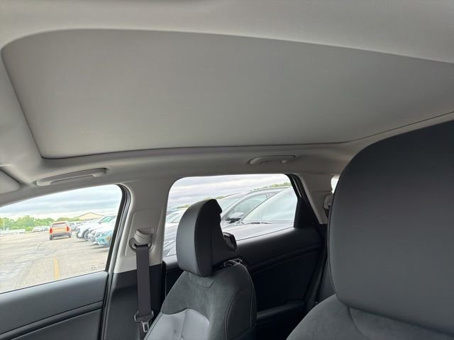 New 2026 Snow White Pearl Kia SX Prestige image 14