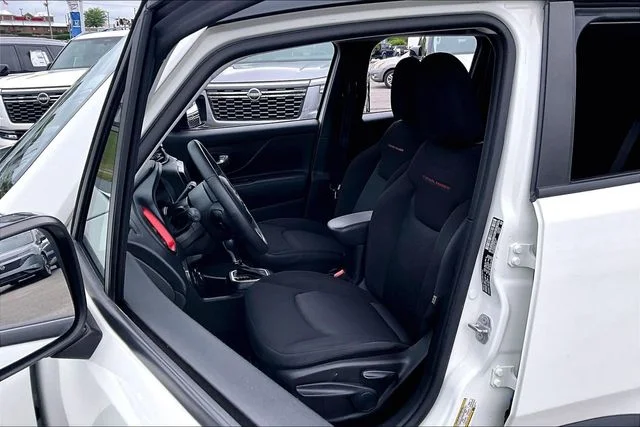 Used 2023 White Jeep Trailhawk image 18