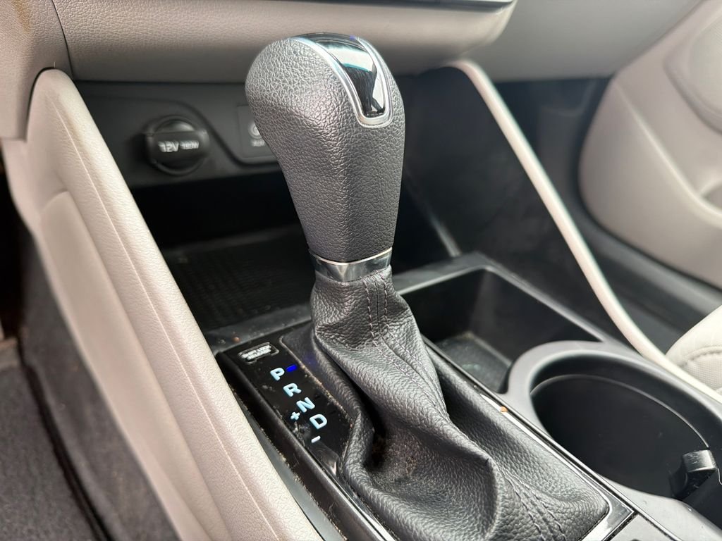 Used 2019 Silver Hyundai SE image 30