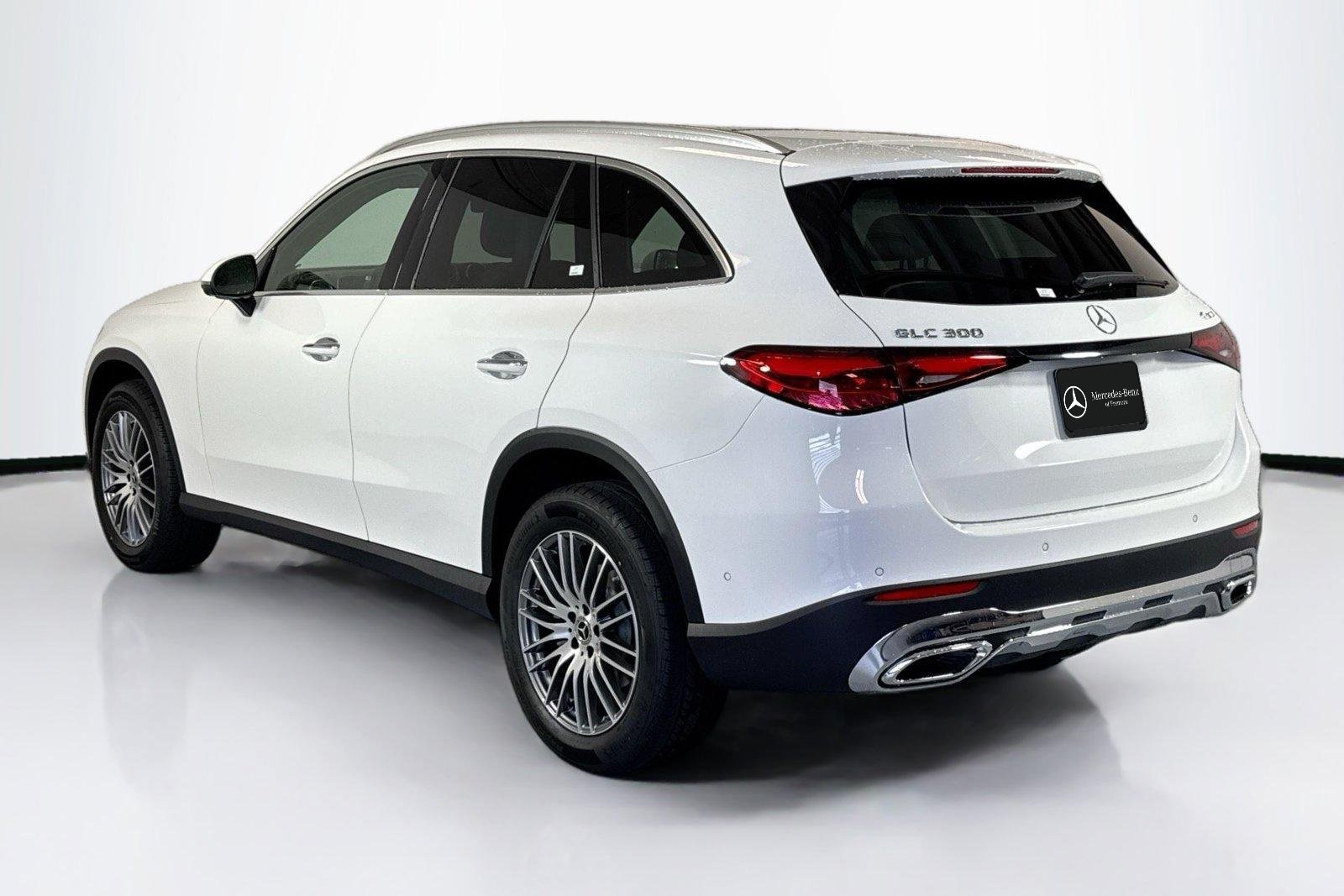 New 2026 Polar White Mercedes-Benz GLC 300 image 7
