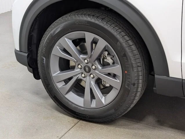 New 2026 Star White Metallic Tri-Coat Ford Active image 30