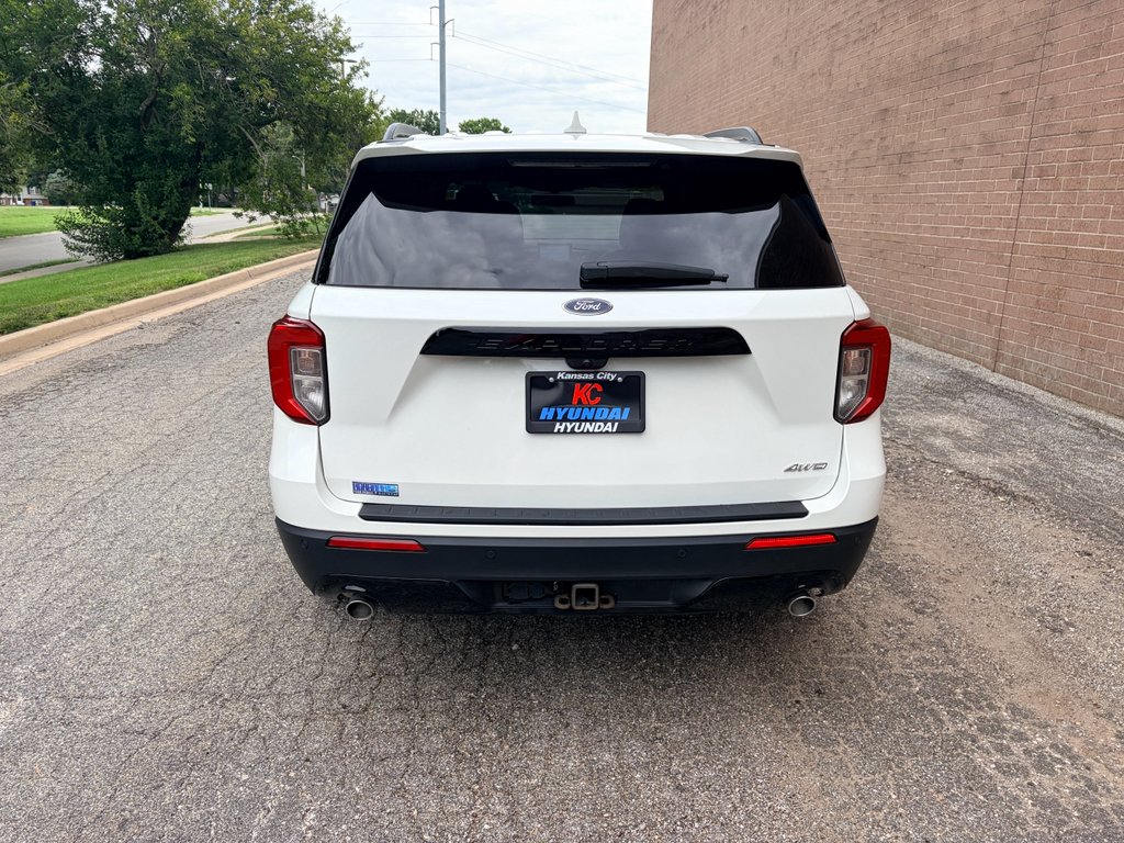 Used 2023 Star White Metallic Tri-Coat Ford ST-Line image 4