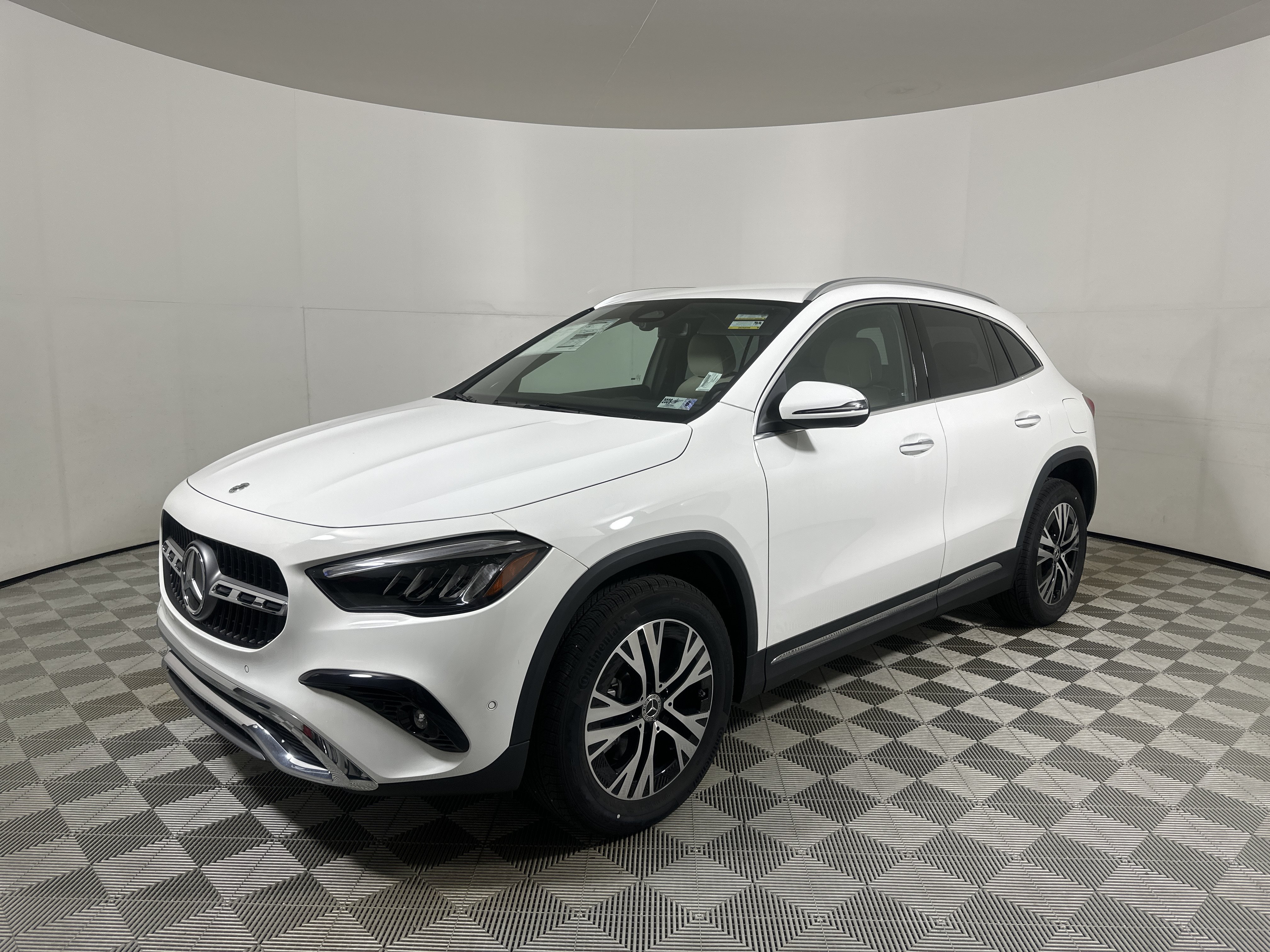 New 2026 POLAR WHITE Mercedes-Benz GLA 250 image 3
