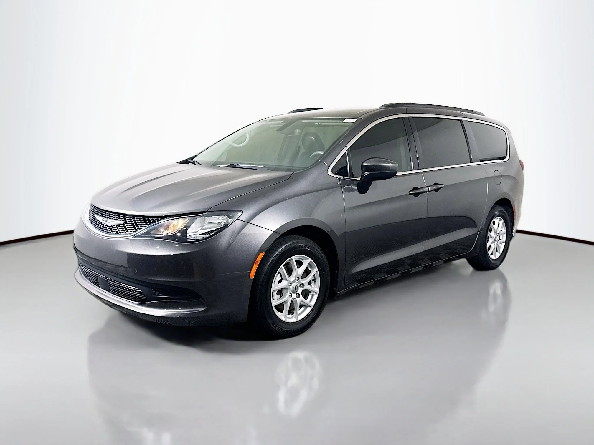 Used 2021 Granite Crystal Metallic Clearcoat Chrysler LXI image 3