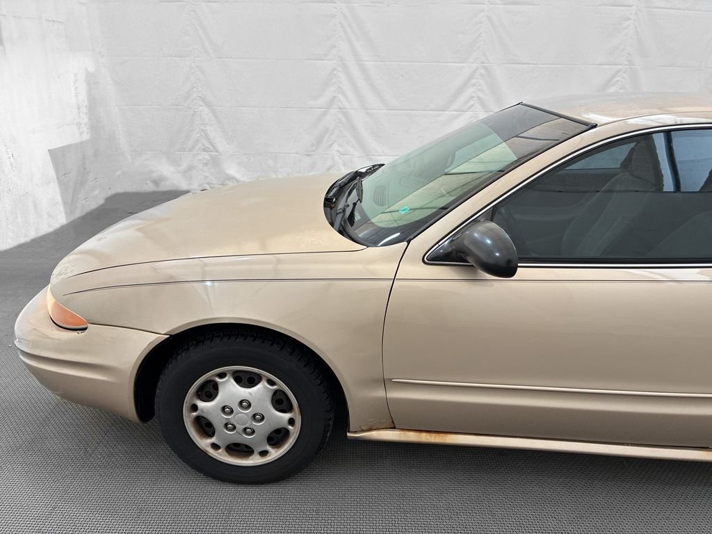 Used 2004 Beige Oldsmobile GL1 image 3
