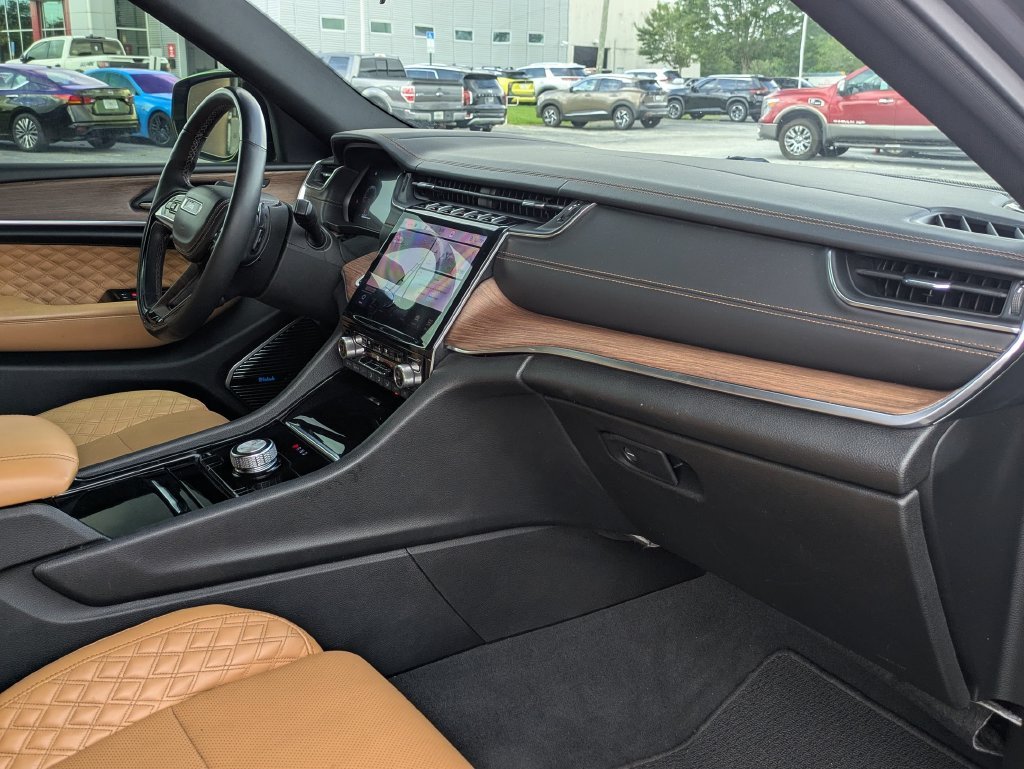Used 2022 Gray Jeep Summit image 25